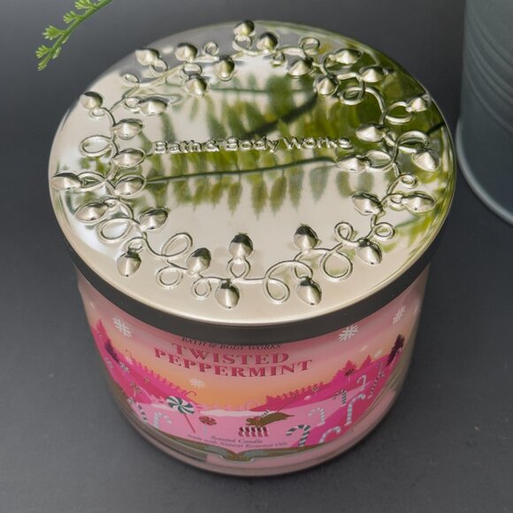 BBW Twisted Peppermint Bath & Body Works 3 Wick Candle - Picture 4 of 10